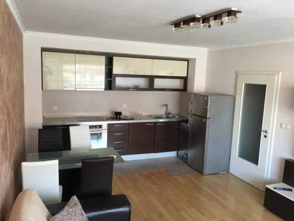 Дава се под наем Двустаен апартамент в Бургас, Център - 70 кв.м за 612 € - Снимка #1
