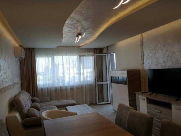 Дава се под наем Тристаен апартамент в Бургас, Изгрев - 96 кв.м за 612 € - Снимка #1