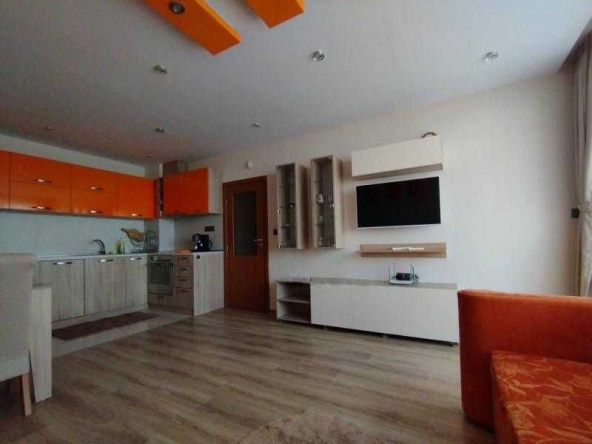 Дава се под наем Двустаен апартамент в Бургас, Център - 60 кв.м за 510 € - Снимка #1