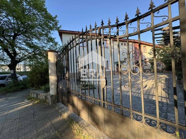 Магазин в Димитровград - 720 кв.м за 308 €/кв.м - Снимка #1