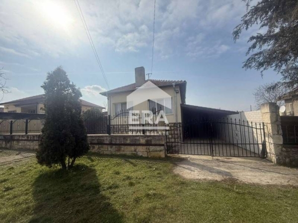 Дава се под наем Къща в с. Щръклево, Област Русе - 500 кв.м за 548.25 € - Снимка #1