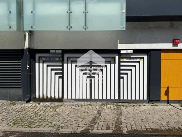 Дава се под наем Гараж / Паркомясто в Русе, Център - 38 кв.м за 306 € - Снимка #1