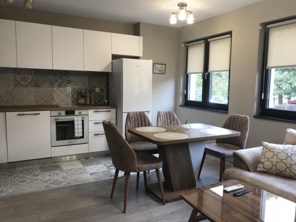 Дава се под наем Тристаен апартамент в Пловдив, Център - 78 кв.м за 663 € - Снимка #1
