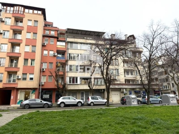 Тристаен апартамент в Бургас, Възраждане - 82 кв.м за 871 €/кв.м - Снимка #1