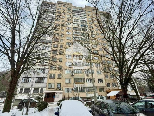 Двустаен апартамент в Русе, Здравец Изток - 63 кв.м за 733 €/кв.м - Снимка #1