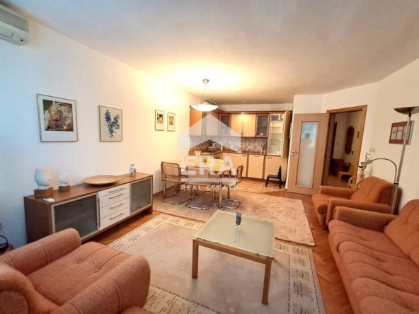 Тристаен апартамент в Варна, Център - 88 кв.м за 2944 €/кв.м - Снимка #1