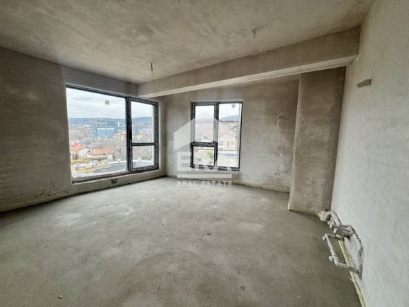 Двустаен апартамент в Варна, Левски - 89 кв.м за 953 €/кв.м - Снимка #1