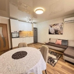 Дава се под наем Двустаен апартамент в Бургас, Център - 65 кв.м за 663 € - Снимка #1