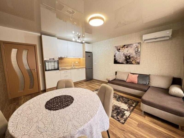 Дава се под наем Двустаен апартамент в Бургас, Център - 65 кв.м за 663 € - Снимка #1