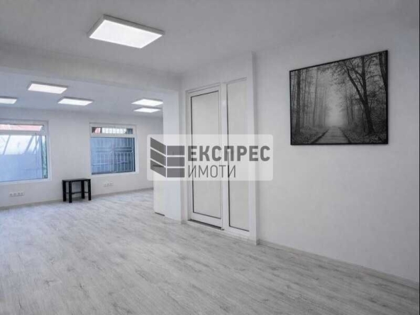 Офис в Варна, Зимно кино Тракия - 90 кв.м за 850 €/кв.м - Снимка #1