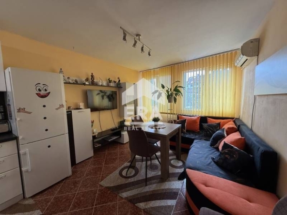 Двустаен апартамент в Варна, Колхозен пазар - 52 кв.м за 1470 €/кв.м - Снимка #1