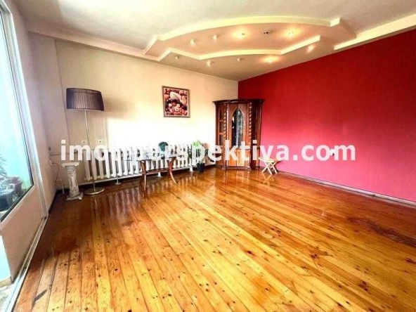 Етаж от къща в Пловдив, Кършияка - 90 кв.м за 1049 €/кв.м - Снимка #1