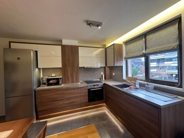 Тристаен апартамент в Варна, Генералите - 88 кв.м за 1965 €/кв.м - Снимка #1