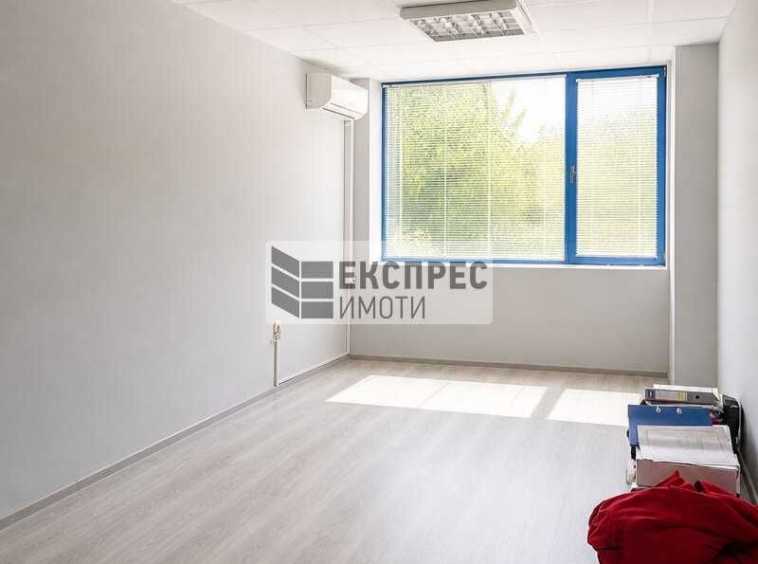 Дава се под наем Офис в Варна, Колхозен пазар - 18 кв.м за 119.34 € - Снимка #1