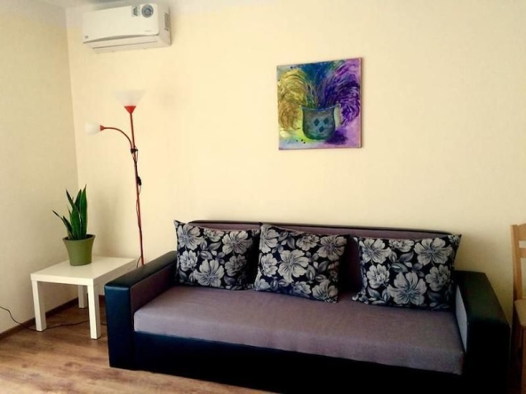 Дава се под наем Двустаен апартамент в Варна, Център - 70 кв.м за 600 € - Снимка #1