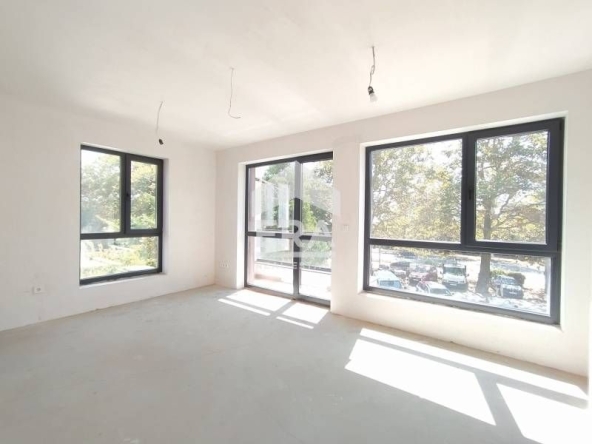 Тристаен апартамент в Варна, Бриз - 80 кв.м за 1785 €/кв.м - Снимка #1