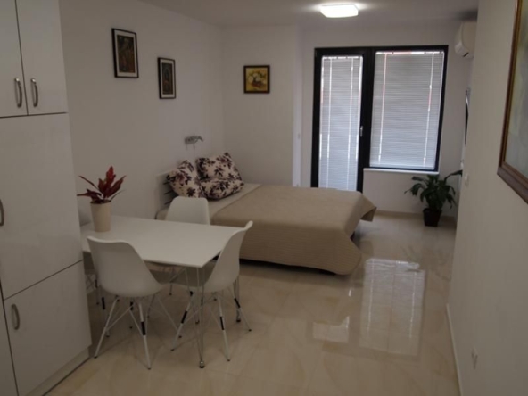 Дава се под наем Едностаен апартамент в Варна, Център - 40 кв.м за 600 € - Снимка #1