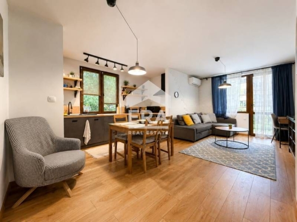 Двустаен апартамент в София, Оборище - 83 кв.м за 2028 €/кв.м - Снимка #1