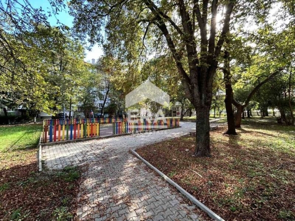 Тристаен апартамент в София, Яворов - 110 кв.м за 3810 €/кв.м - Снимка #1