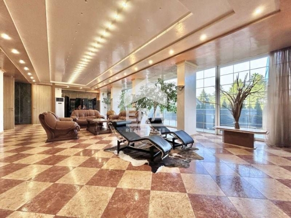 Етаж от къща в София, в.з. Беловодски път - 398 кв.м за 2003 €/кв.м - Снимка #1