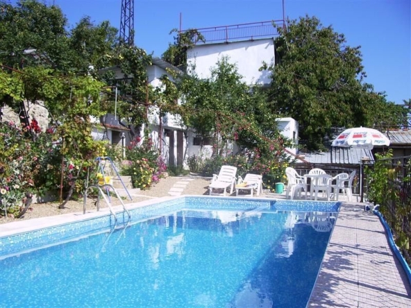 Дава се под наем  в к.к. Св.Св. Константин и Елена - 20 кв.м за 178.5 € - Снимка #1