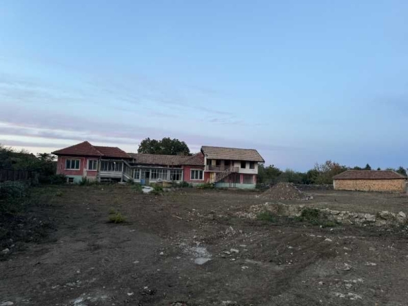 Къща в с. Първомайци, Област Велико Търново - 280 кв.м за 293 €/кв.м - Снимка #1