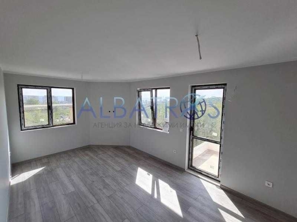 Двустаен апартамент в Варна, Изгрев - 77 кв.м за 1351 €/кв.м - Снимка #1