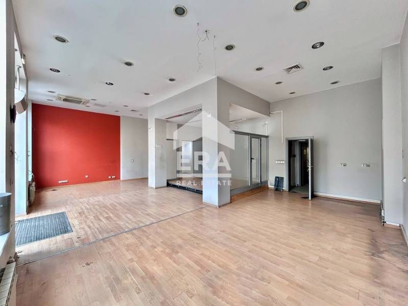 Дава се под наем Магазин в София, Център - 100 кв.м за 3500 € - Снимка #1