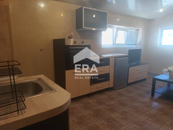 Дава се под наем Едностаен апартамент в Варна, Център - 18 кв.м за 255 € - Снимка #1