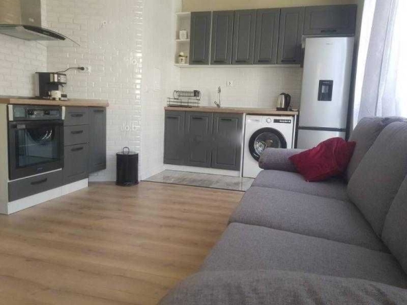 Дава се под наем Двустаен апартамент в Бургас, Изгрев - 65 кв.м за 459 € - Снимка #1