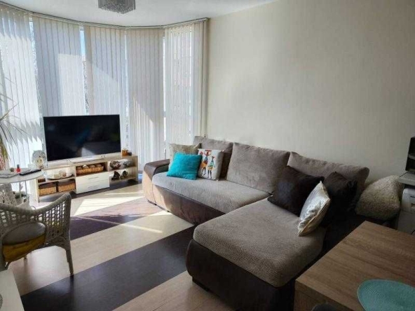 Дава се под наем Двустаен апартамент в Бургас, Славейков - 88 кв.м за 408 € - Снимка #1