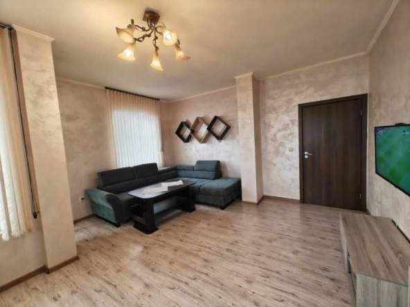 Дава се под наем Тристаен апартамент в София, Модерно предградие - 98 кв.м за 657.9 € - Снимка #1