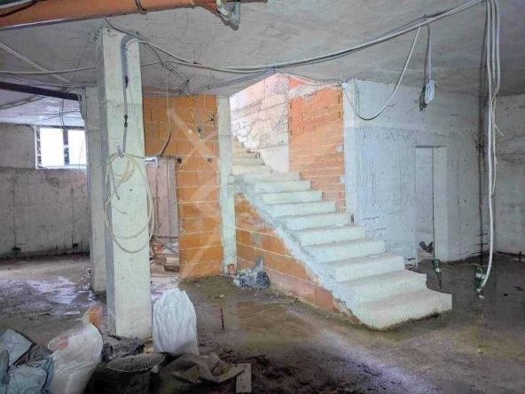 Заведение в Карнобат - 206 кв.м за 316 €/кв.м - Снимка #1