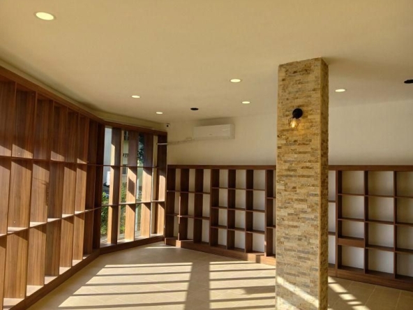 Дава се под наем Магазин в Бургас, Меден рудник - зона В - 59 кв.м за 510 € - Снимка #1