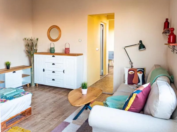 Дава се под наем Двустаен апартамент в Варна, Гръцка махала - 50 кв.м за 500 € - Снимка #1