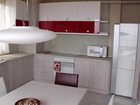 Дава се под наем Тристаен апартамент в София, Оборище - 105 кв.м за 540.6 € - Снимка #1