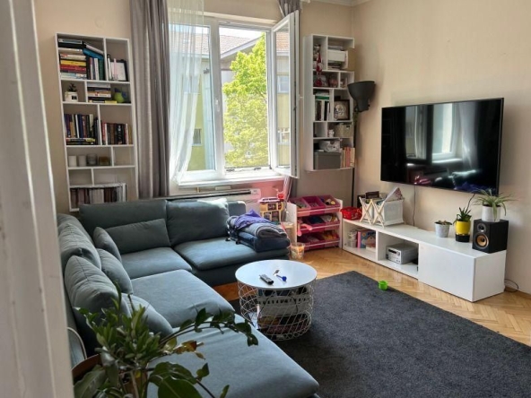 Дава се под наем Тристаен апартамент в София, Център - 88 кв.м за 1245.42 € - Снимка #1