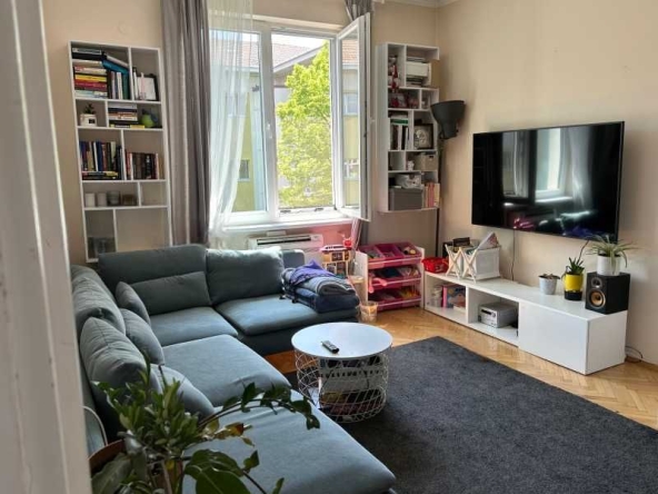 Дава се под наем Тристаен апартамент в София, Център - 88 кв.м за 1396.38 € - Снимка #1