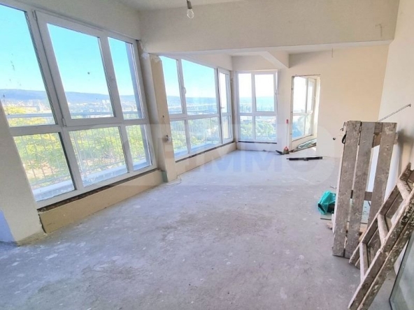 Двустаен апартамент в Варна, Погреби - 75 кв.м за 1467 €/кв.м - Снимка #1