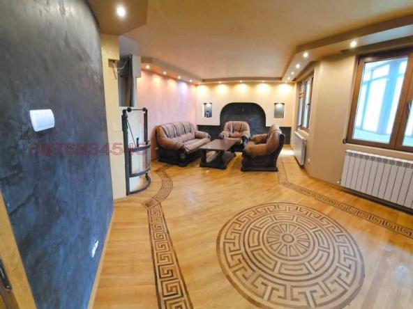 Тристаен апартамент в Благоевград, Широк център - 150 кв.м за 634 €/кв.м - Снимка #1