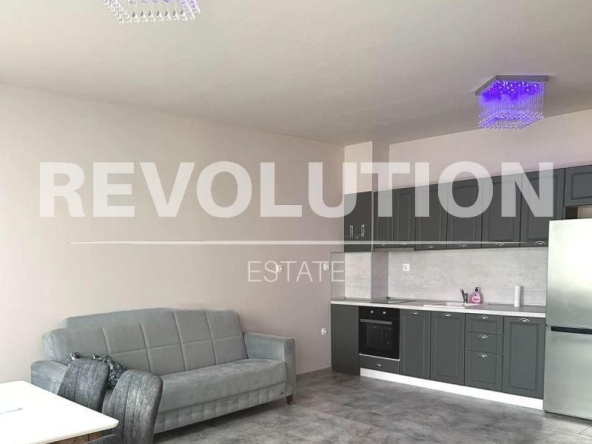 Дава се под наем Тристаен апартамент в Варна, Бриз - 65 кв.м за 1200 € - Снимка #1