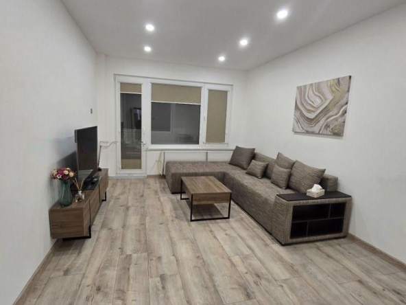 Дава се под наем Тристаен апартамент в София, Банишора - 100 кв.м за 697.17 € - Снимка #1