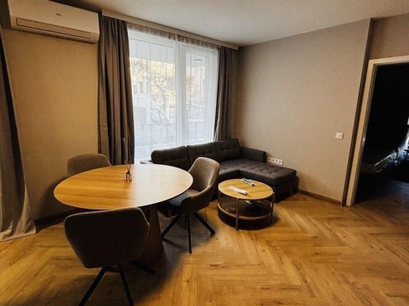 Дава се под наем Двустаен апартамент в София, Витоша - 50 кв.м за 698.19 € - Снимка #1