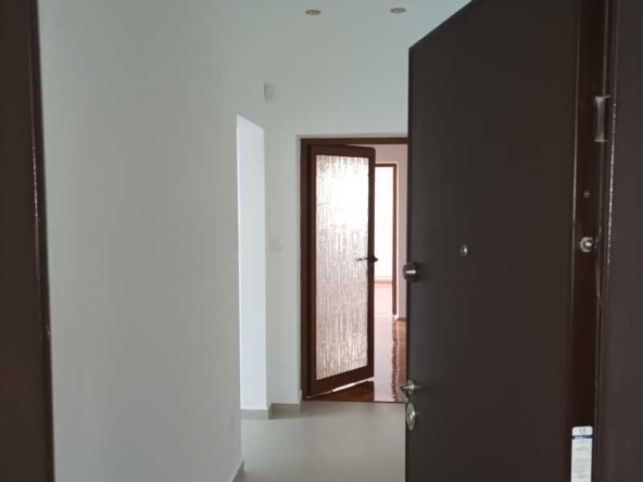 Дава се под наем Тристаен апартамент в София, Младост 1 - 88 кв.м за 714 € - Снимка #1