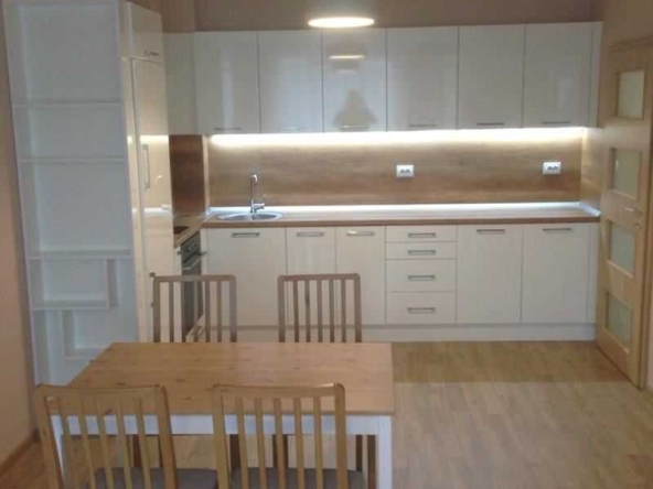 Дава се под наем Тристаен апартамент в София, Малинова долина - 94 кв.м за 599 € - Снимка #1