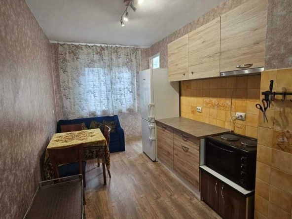 Дава се под наем Едностаен апартамент в Русе, Център - 65 кв.м за 357 € - Снимка #1