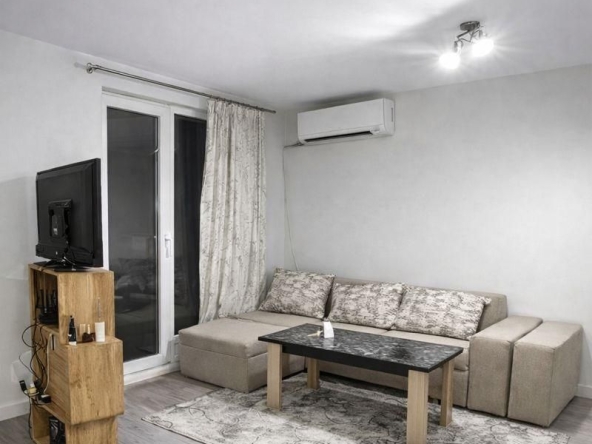 Дава се под наем Тристаен апартамент в Пловдив, Мараша - 70 кв.м за 498.27 € - Снимка #1
