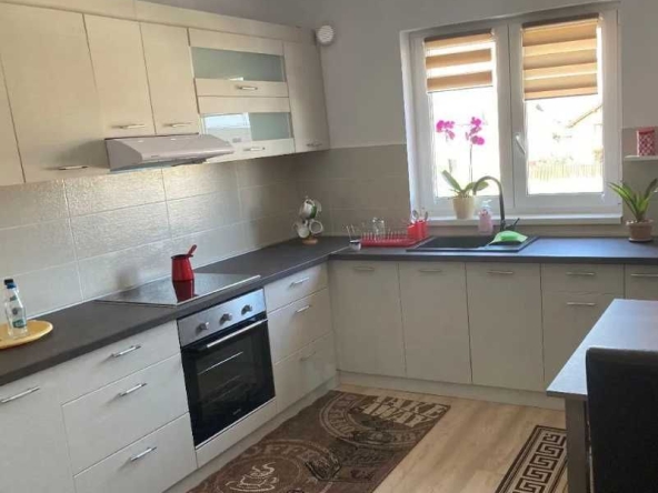 Дава се под наем Двустаен апартамент в Пловдив, Южен - 65 кв.м за 372.3 € - Снимка #1