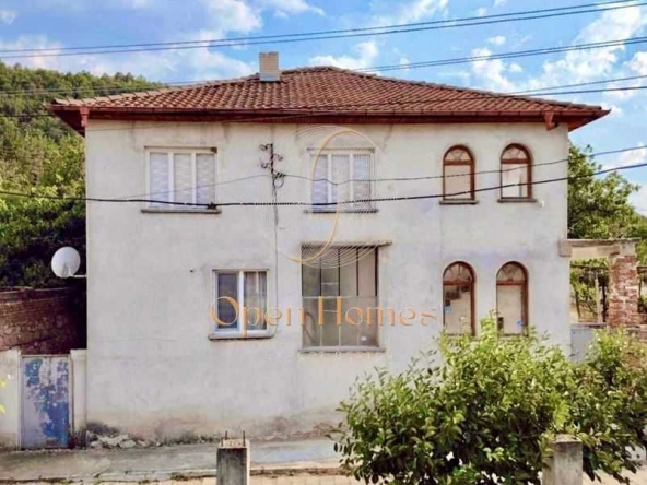 Къща в Перущица - 174 кв.м за 1064 €/кв.м - Снимка #1