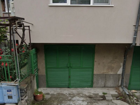 Дава се под наем Гараж / Паркомясто в Асеновград - 20 кв.м за 49.47 € - Снимка #1